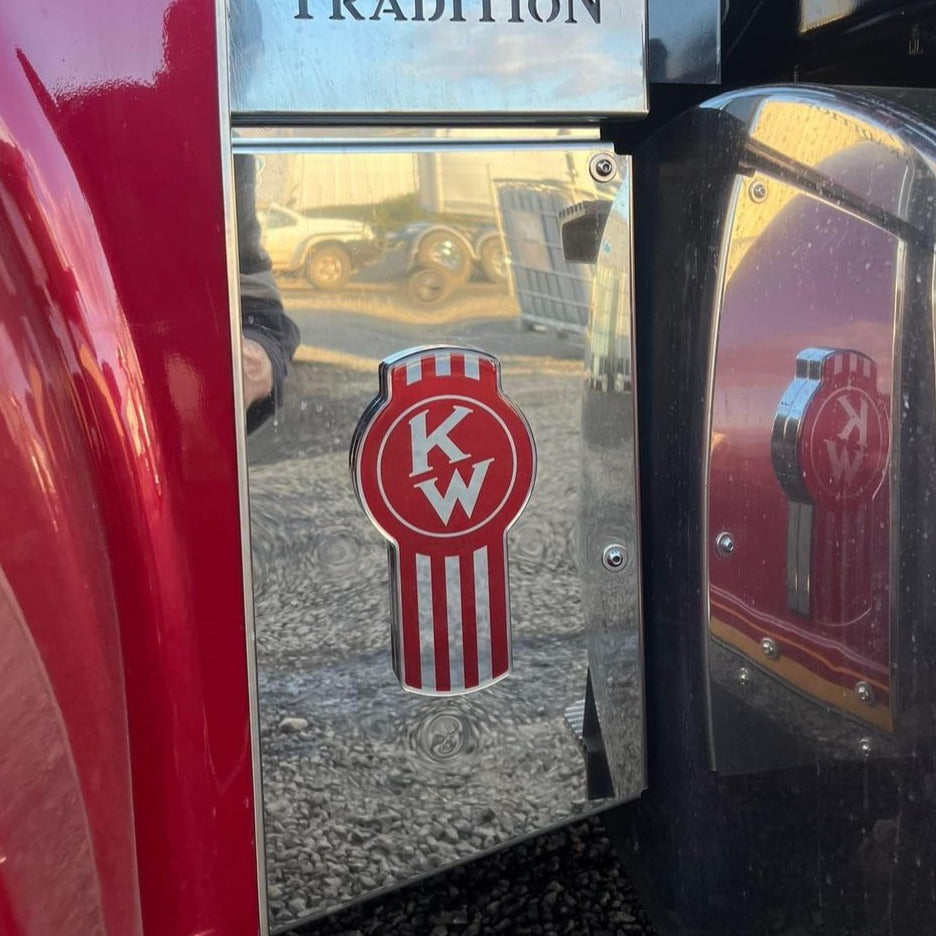 CK-EMKWO-6340 : Kenworth Old Style Badge Emblem Chrome / Red (450)