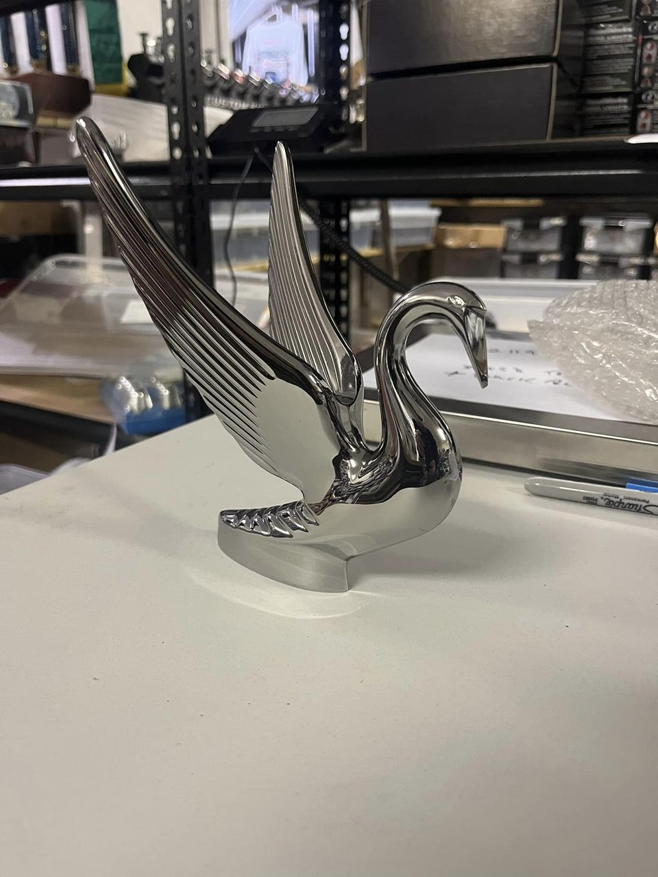 UP-72001 : Die Cast Swan Hood Ornament - Chrome
