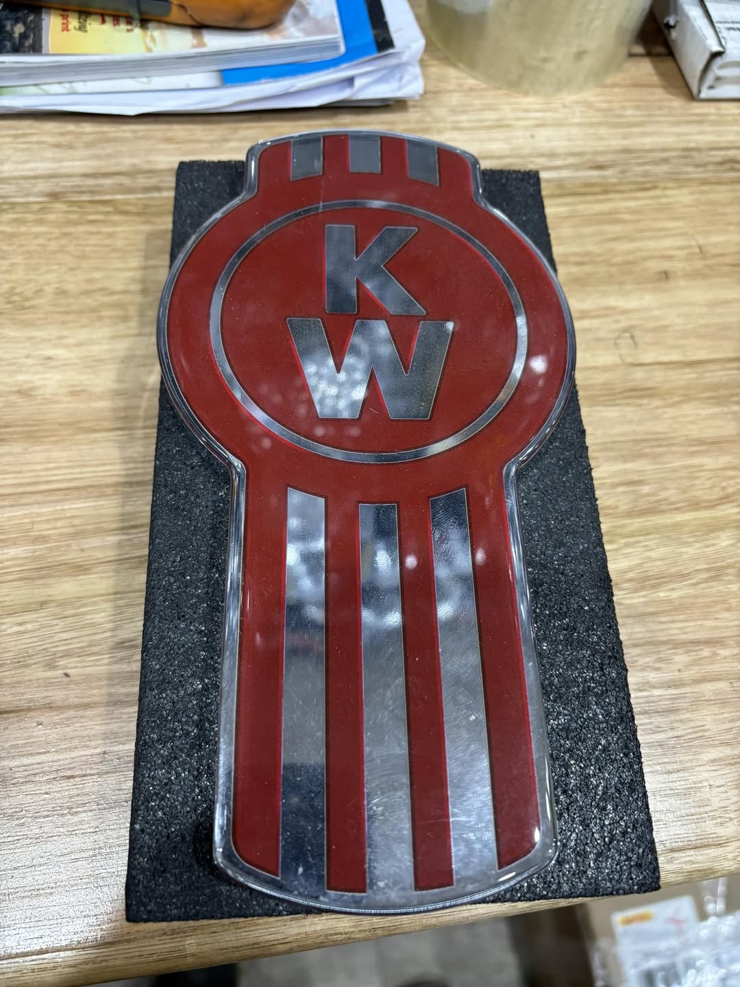 CUSTOM KNOBS-EMKW-6340 : Kenworth Original Style Badge Emblem Chrome / Red (450)