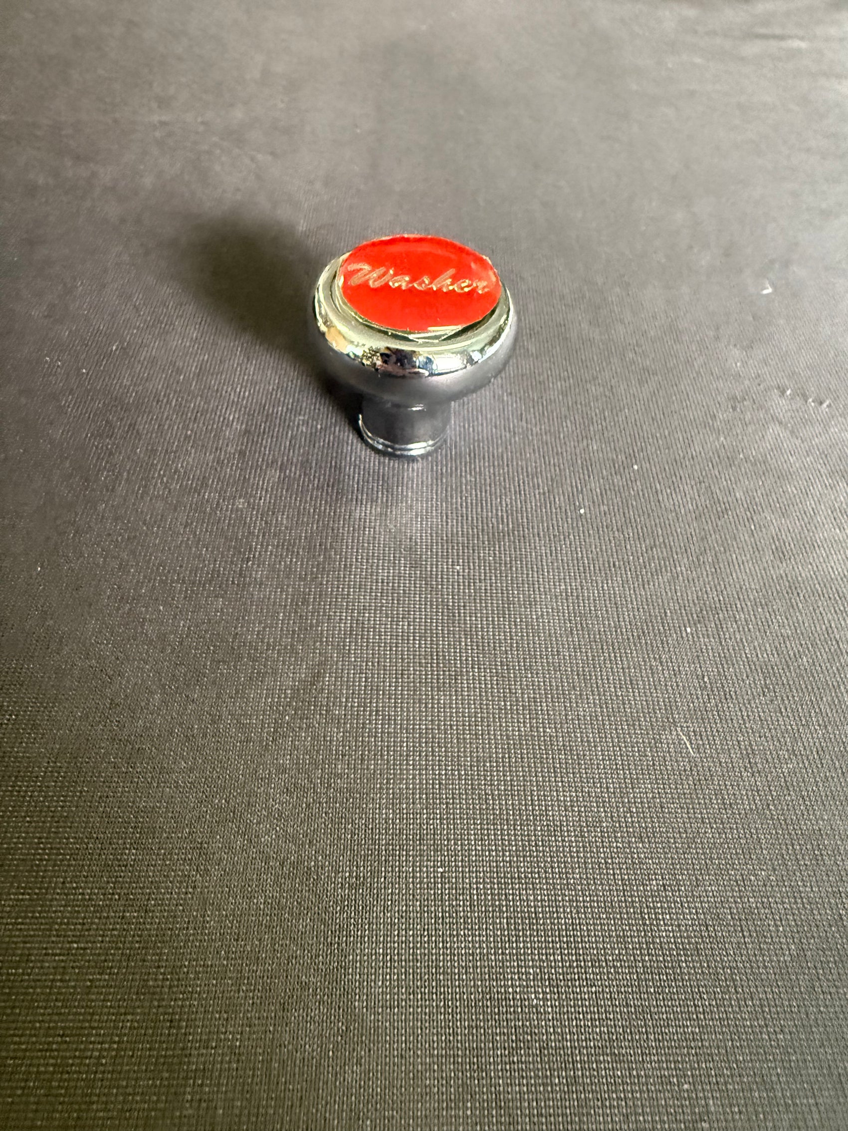 UNITED PACIFIC - 23446 : Knobs with Washer Sticker - Red