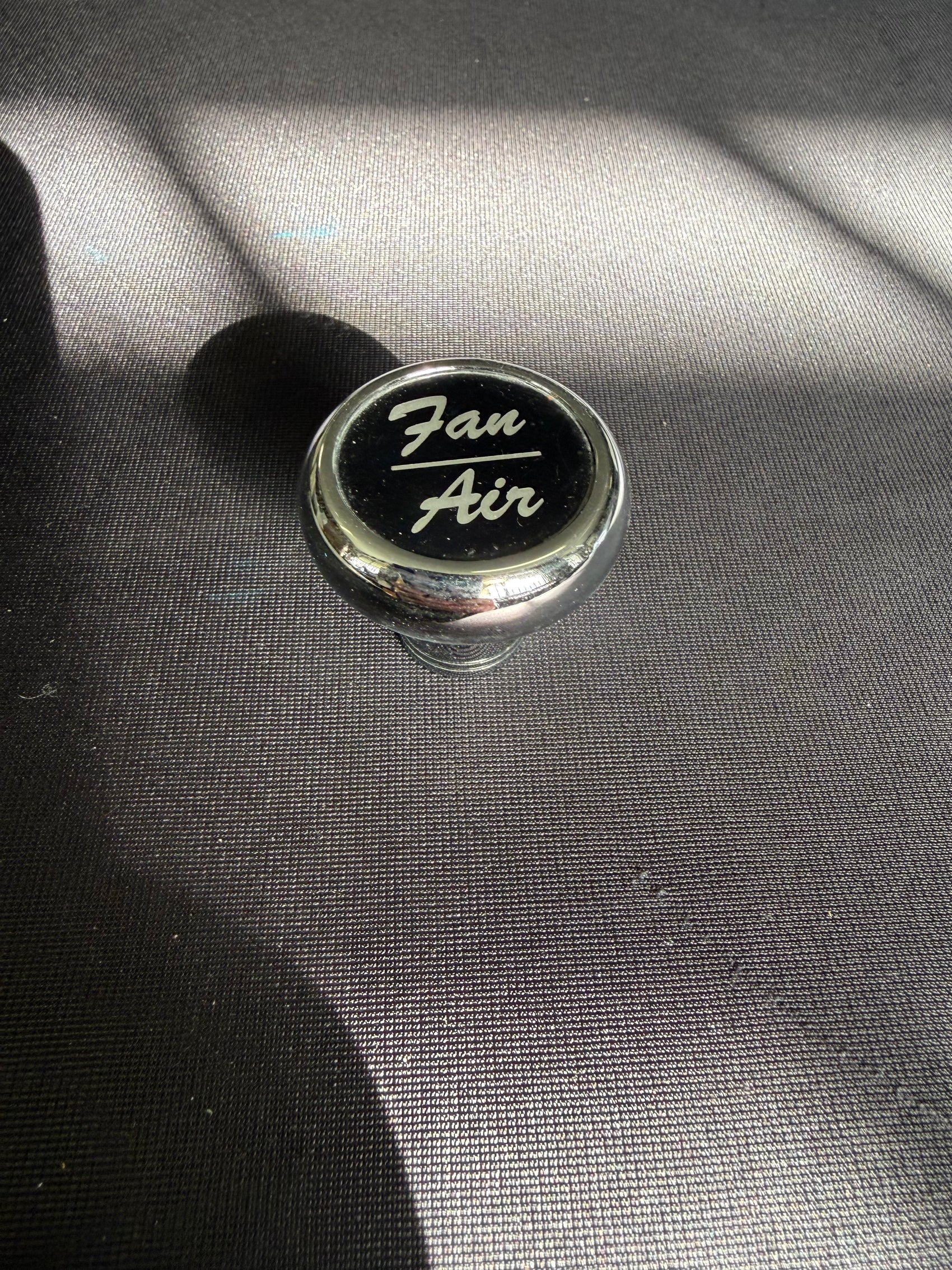 UNITED PACIFIC - 23391 : Fan / Air Glossy Knob - Screw Mount w Black Sticker