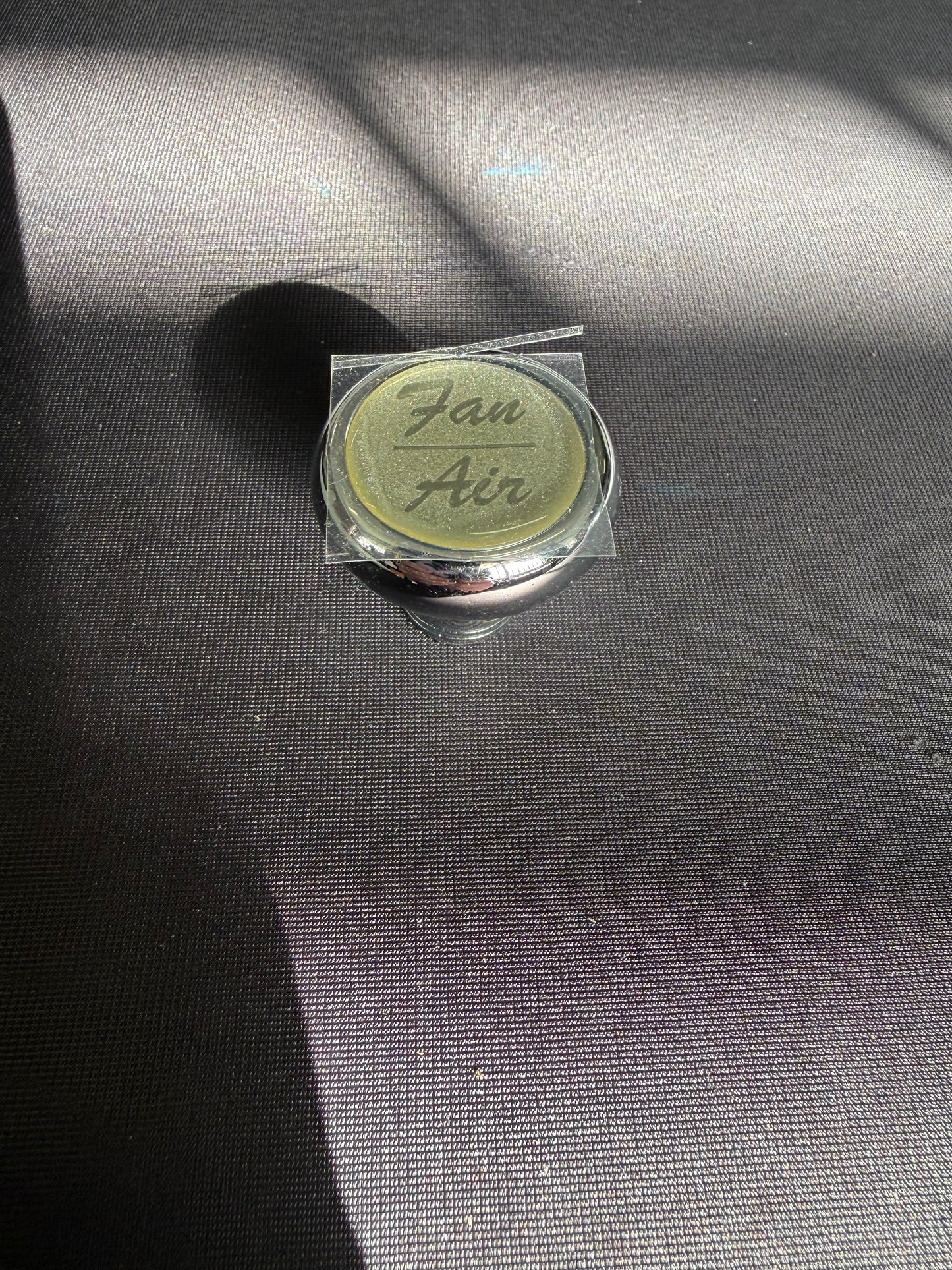 UNITED PACIFIC - 23396 : Fan / Air Glossy Knob - Screw Mount w Silver Sticker
