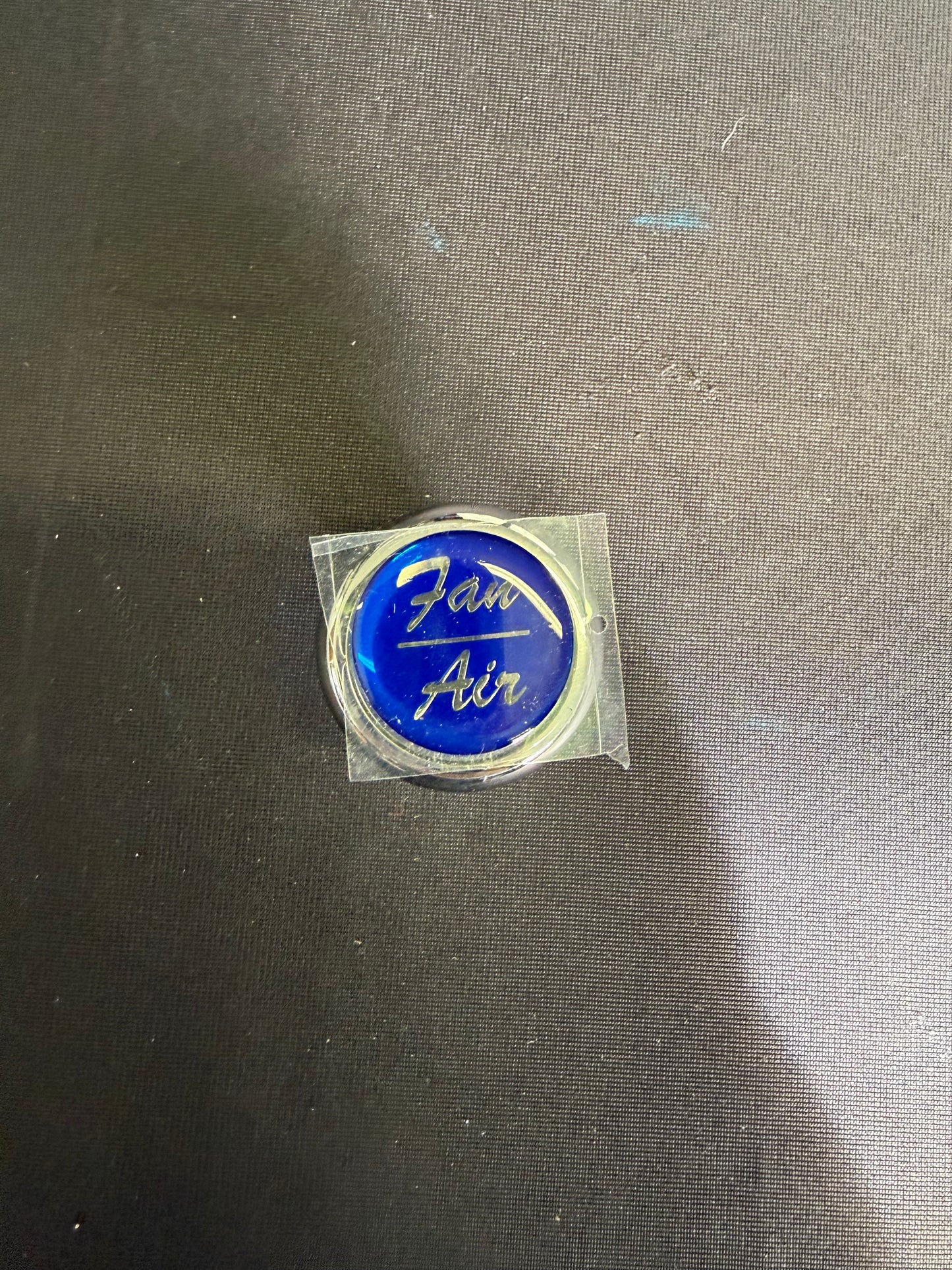 UNITED PACIFIC - 23392 : Fan / Air Glossy Knob - Screw Mount w Blue Sticker