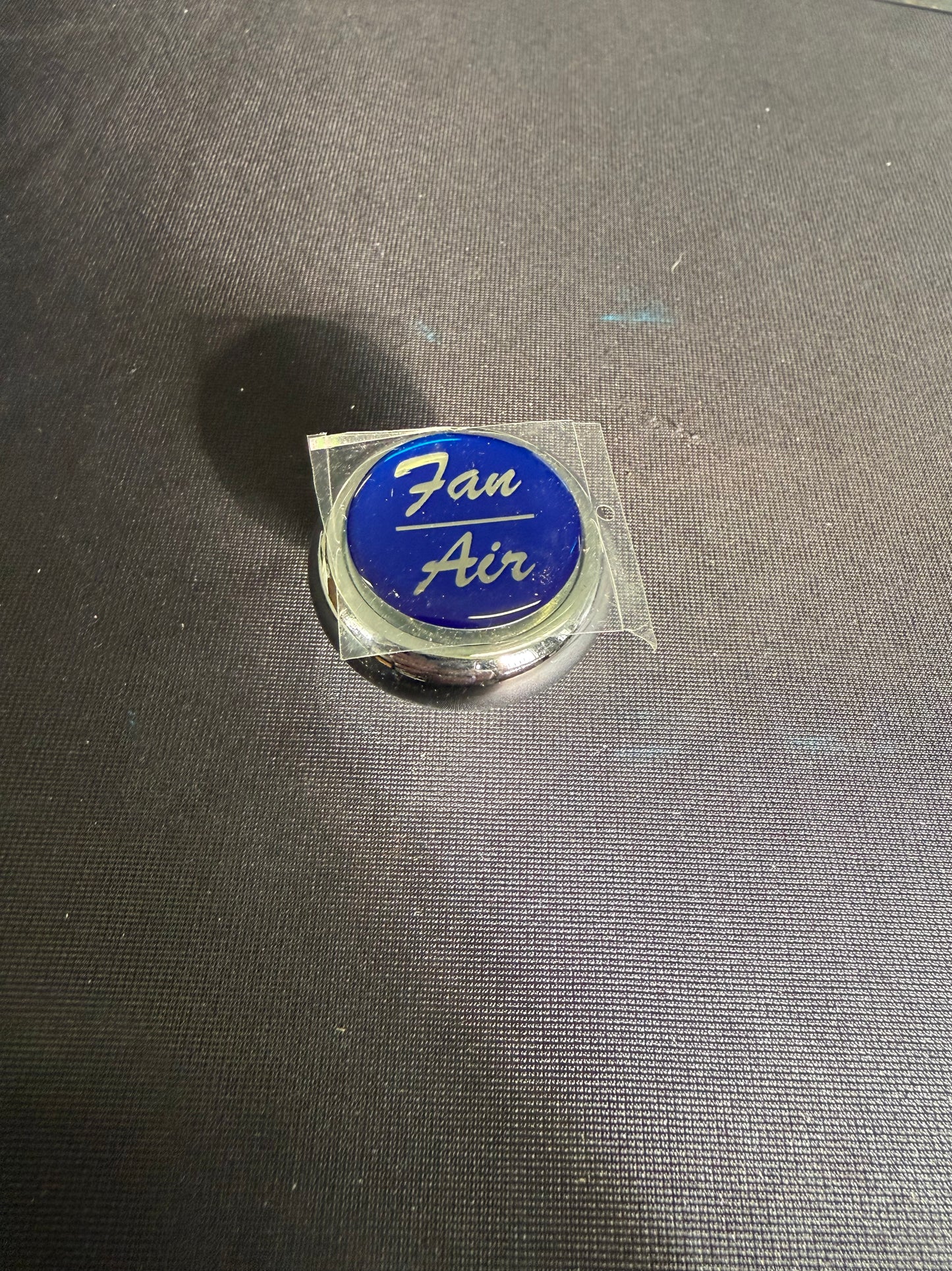 UNITED PACIFIC - 23392 : Fan / Air Glossy Knob - Screw Mount w Blue Sticker