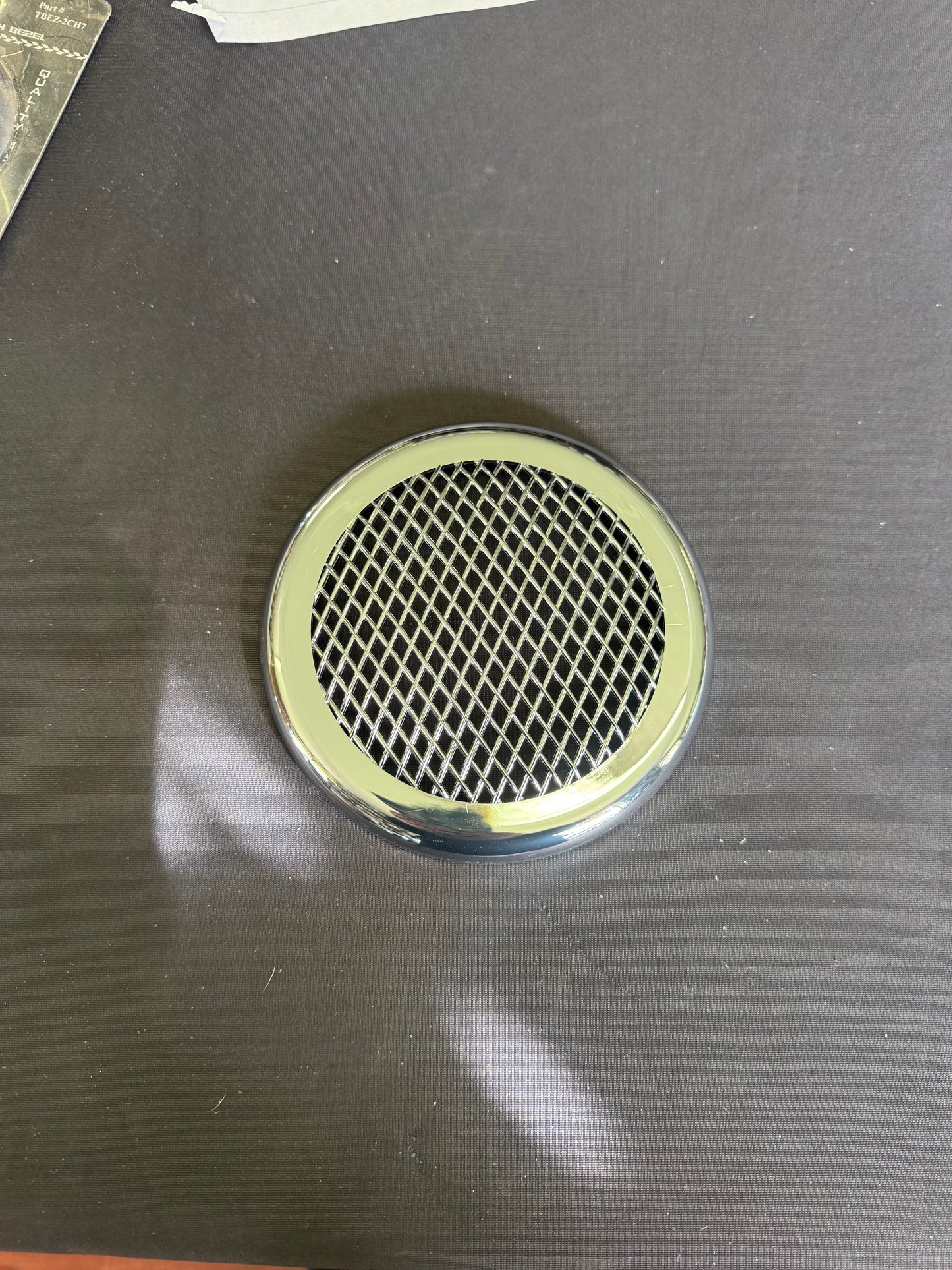 TBEZ-4CH7 : 4" Twist On Mesh Bezel