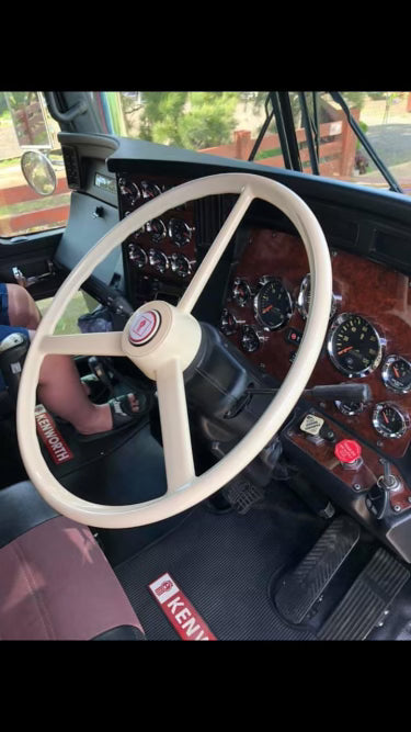 VINTAGE CUSTOM BONE STEERING WHEEL - 20" - INC. RETRO RIBBON HORN BUTTON WITH HUB TO SUIT YOUR TRUCK
