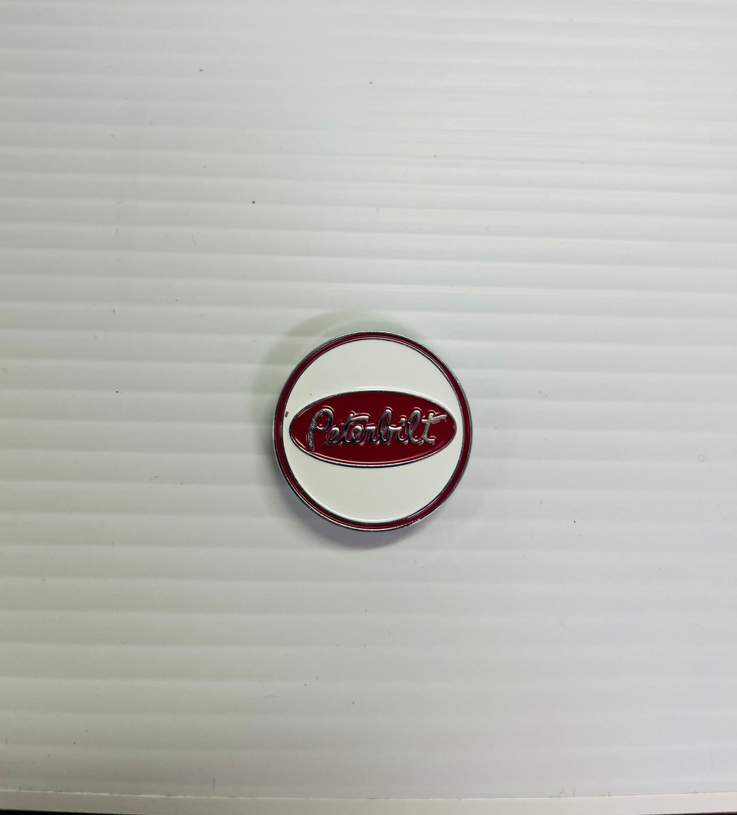 AACC - P14 - Peterbilt red/white round Horn Honker Medallion