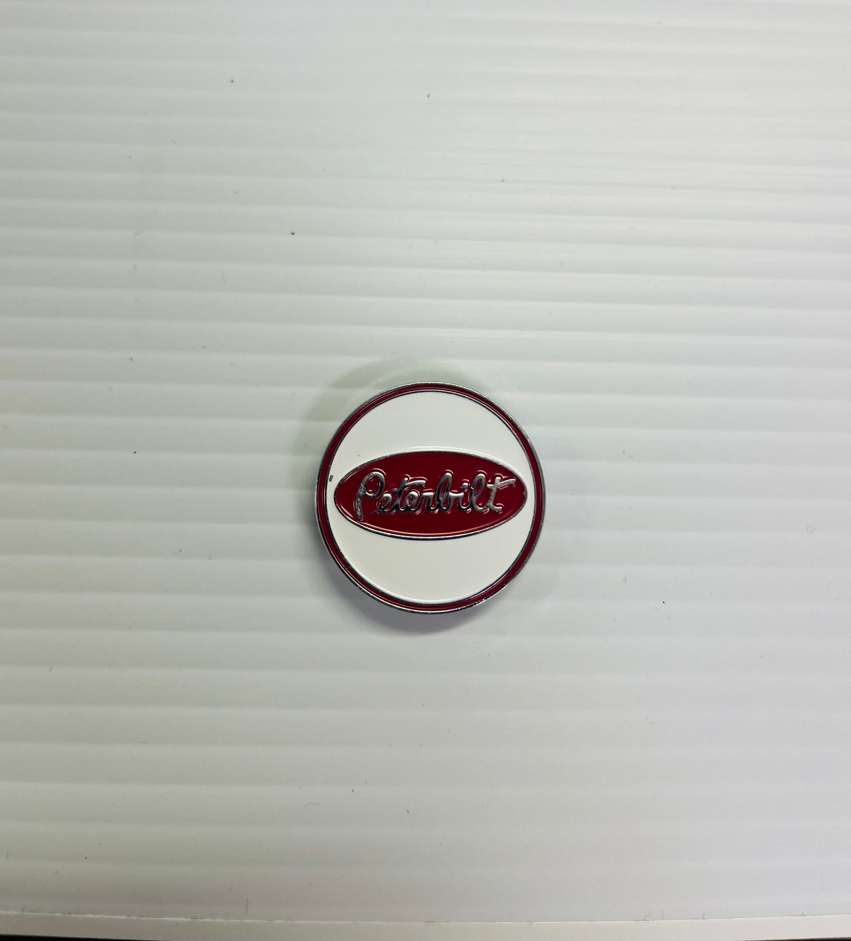 AACC - P14 - Peterbilt red/white round Horn Honker Medallion
