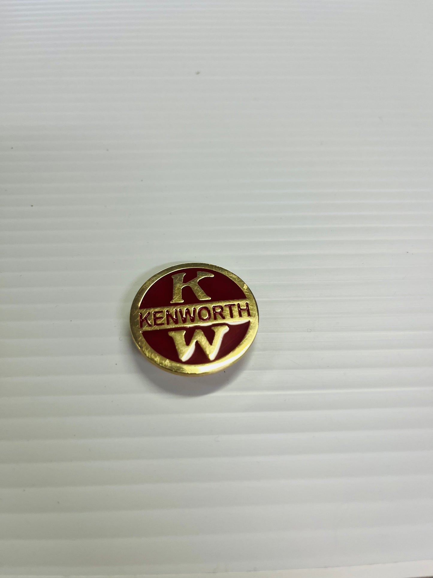 AACC - K2- Kenworth red/brass round KW Horn Honker Medallion