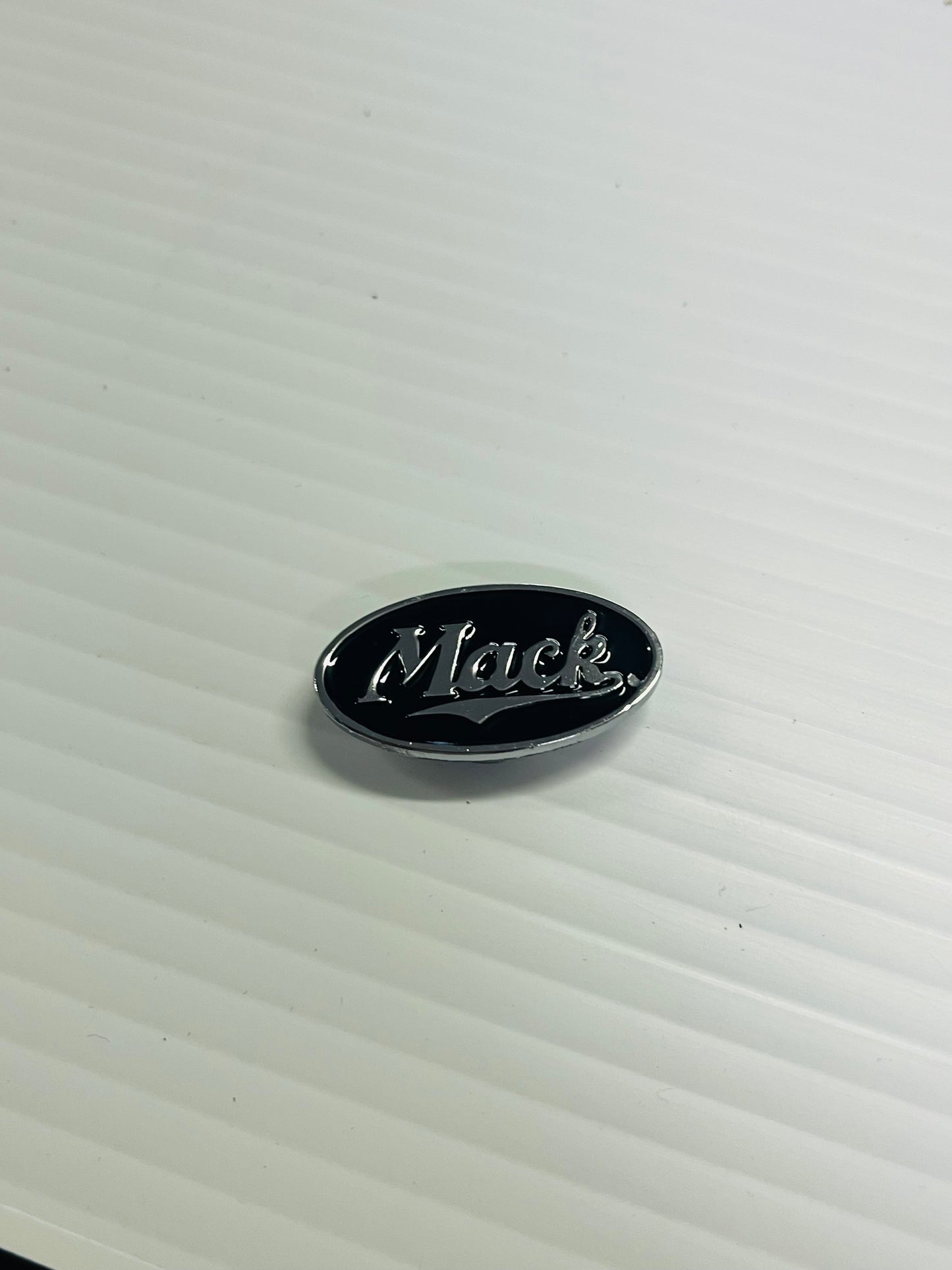 AACC - M7 - Mack black/silver oval Horn Honker Medallion