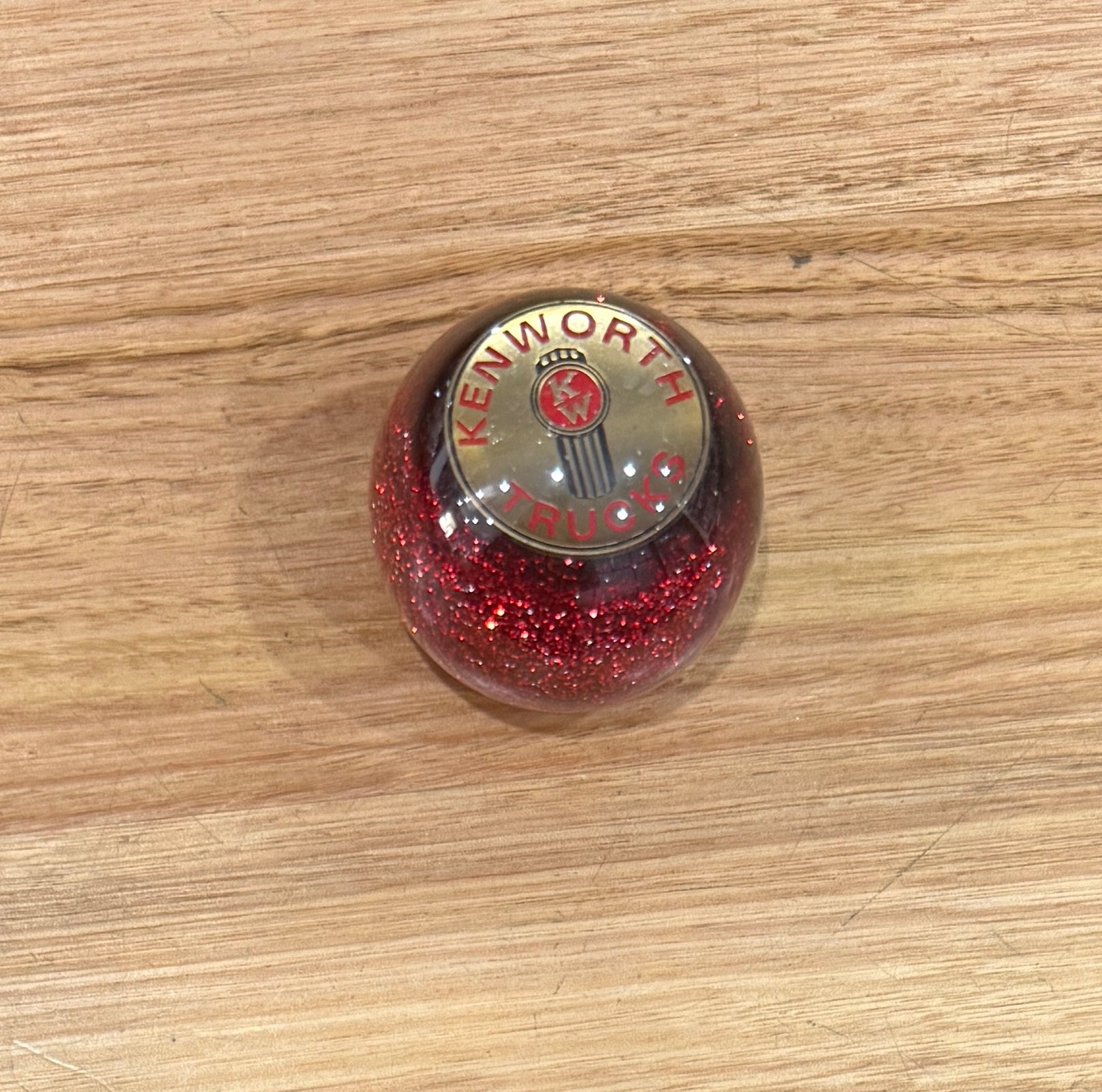 GS-KR2: KENWORTH Red Glitter Round Knob with Round brass/black/red KW TRUCKS logo