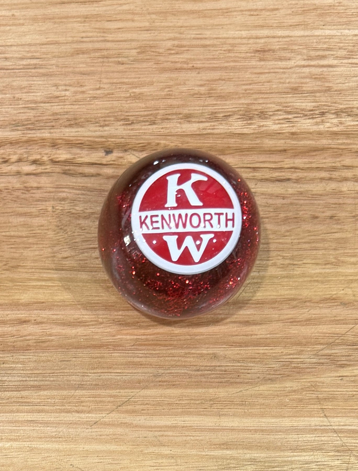 GS-KR16: KENWORTH Red Glitter Round Knob with Round white/red/silver KW logo