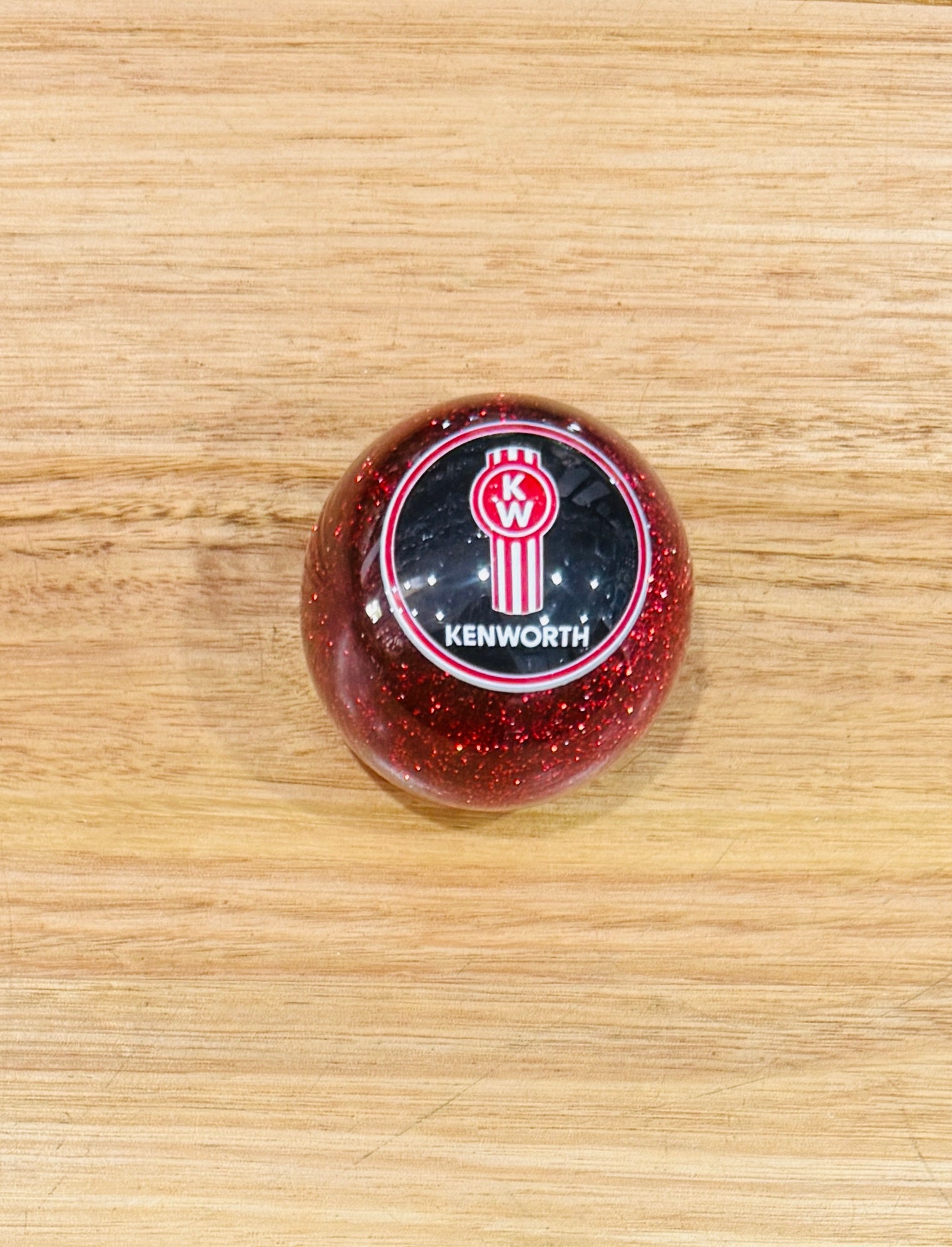GS-KR14: KENWORTH Red Glitter Round Knob with Round black/red/white KW logo