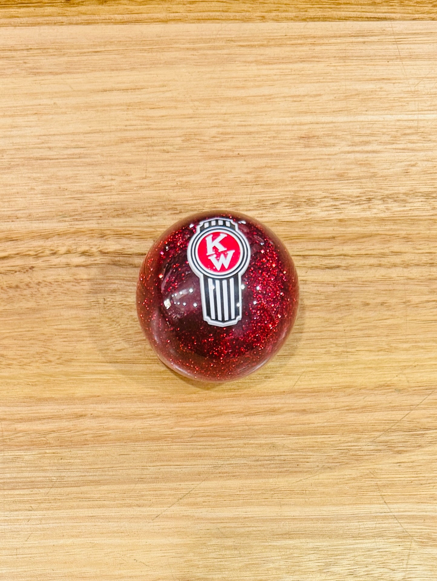 GS-KR15: KENWORTH Red Glitter Round Knob with black/red/white KW long logo