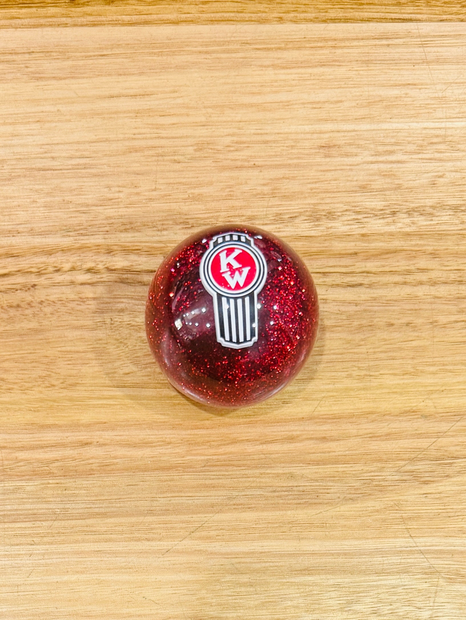 GS-KR15: KENWORTH Red Glitter Round Knob with black/red/white KW long logo