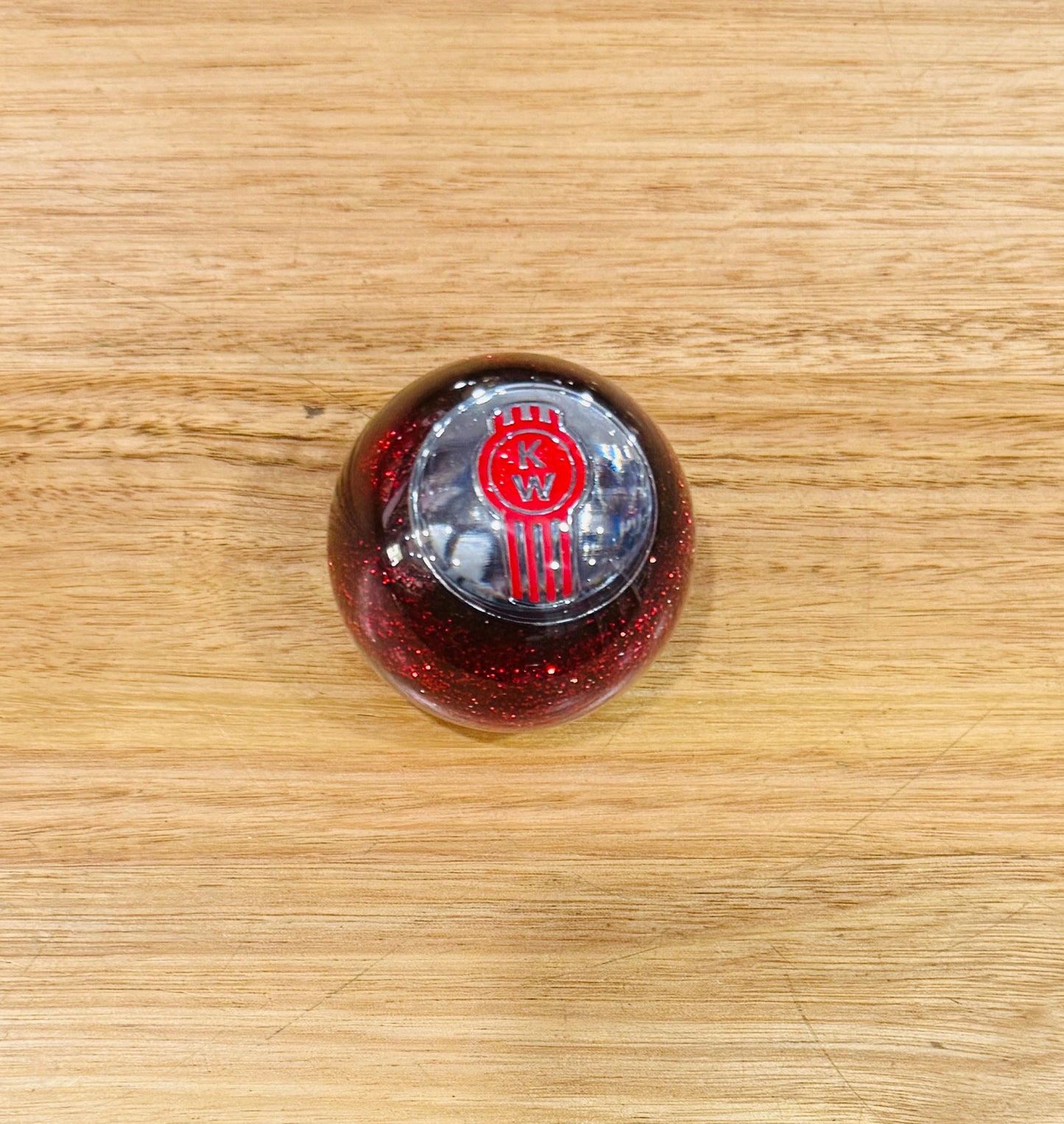 GS-KR18: KENWORTH Red Glitter Round Knob with Round silver/red KW logo