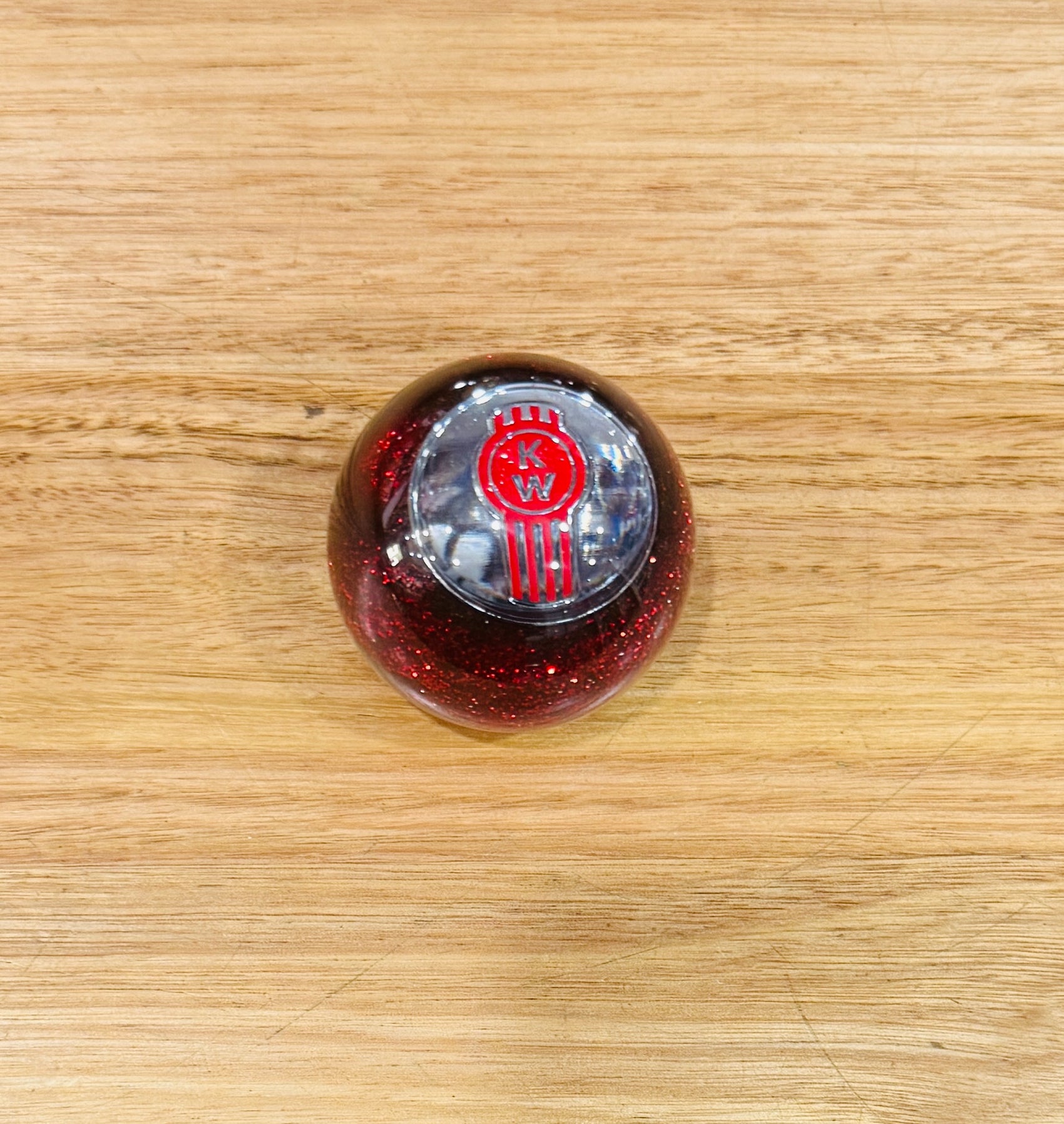 GS-KR18: KENWORTH Red Glitter Round Knob with Round silver/red KW logo
