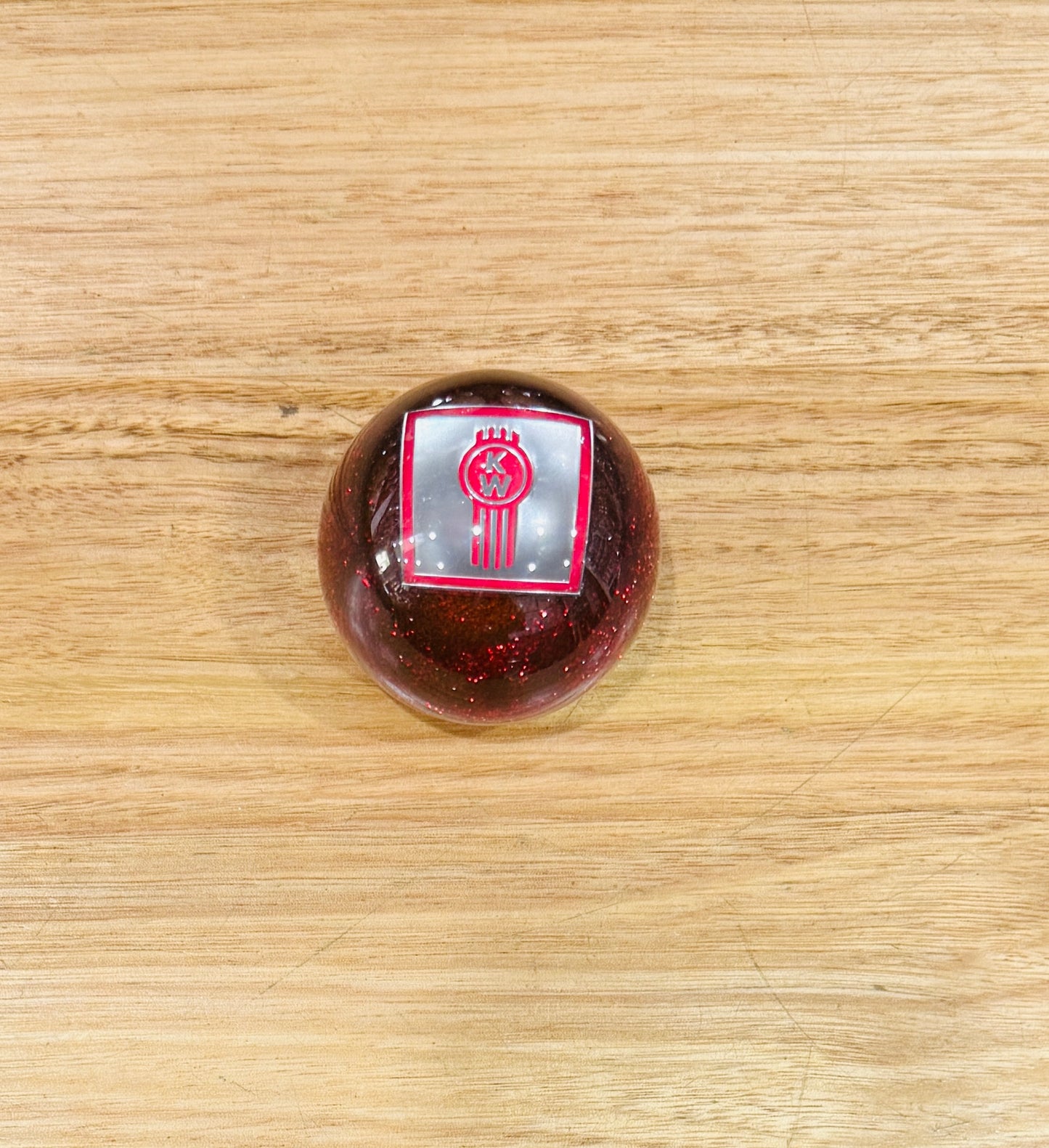 GS-KR19: KENWORTH Red Glitter Round Knob with Square silver/red KW logo
