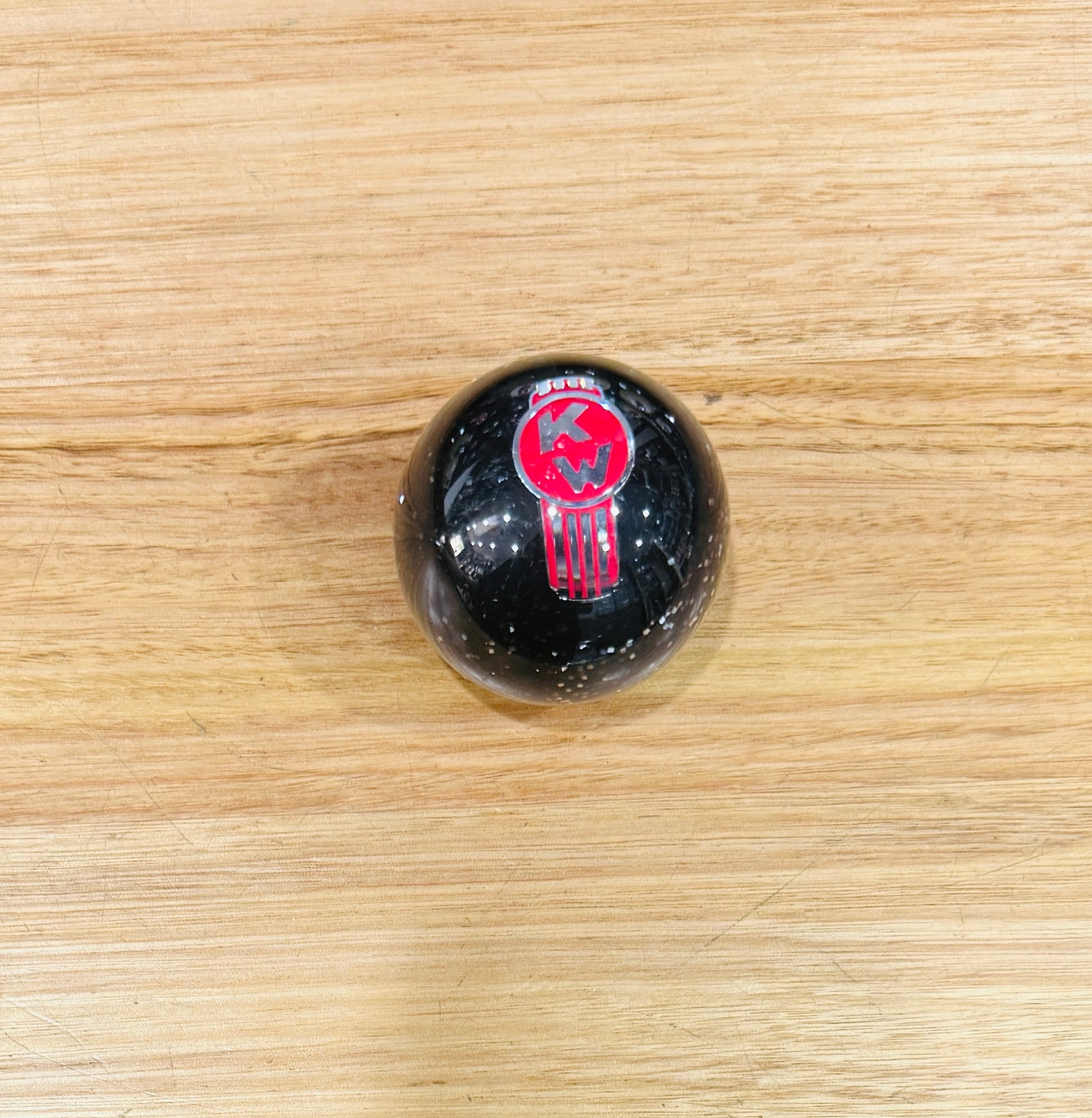 GS-KY15: KENWORTH Black Glitter Round Knob with silver/red larger KW logo