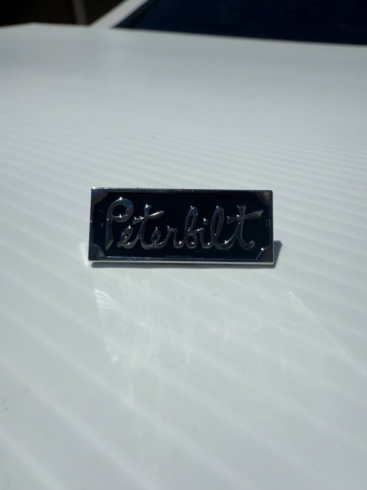AACC - P10 - Peterbilt black/silver rectangle Horn Honker Medallion