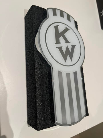CK-EMKWO-108 : Kenworth Old Style Emblem Chrome / White