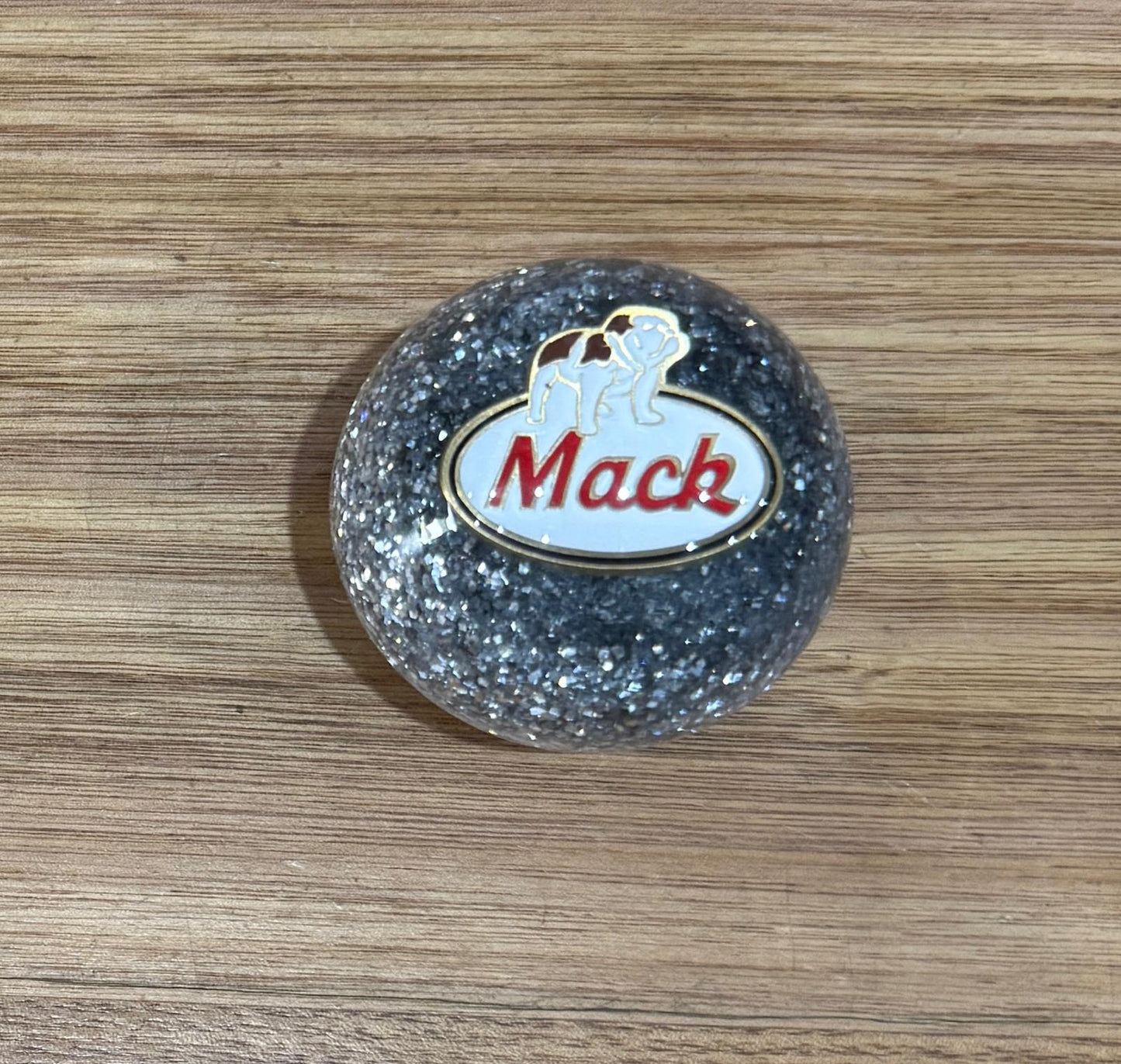 GS-MS9 : Silver Glitter Round Gear Shifter Knob with Oval red/black/brass/white dog MACK detail