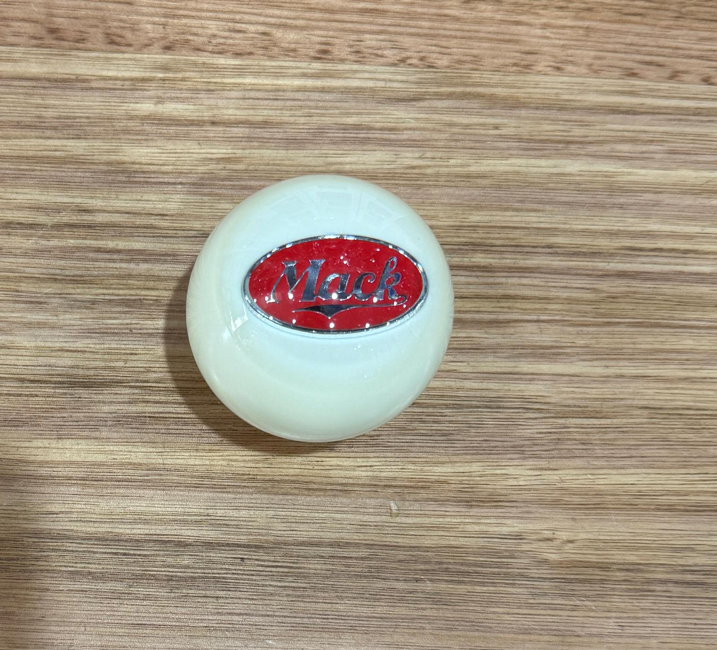 GS-MW1 : White Round Gear Shifter Knob with Oval red/silver MACK detail