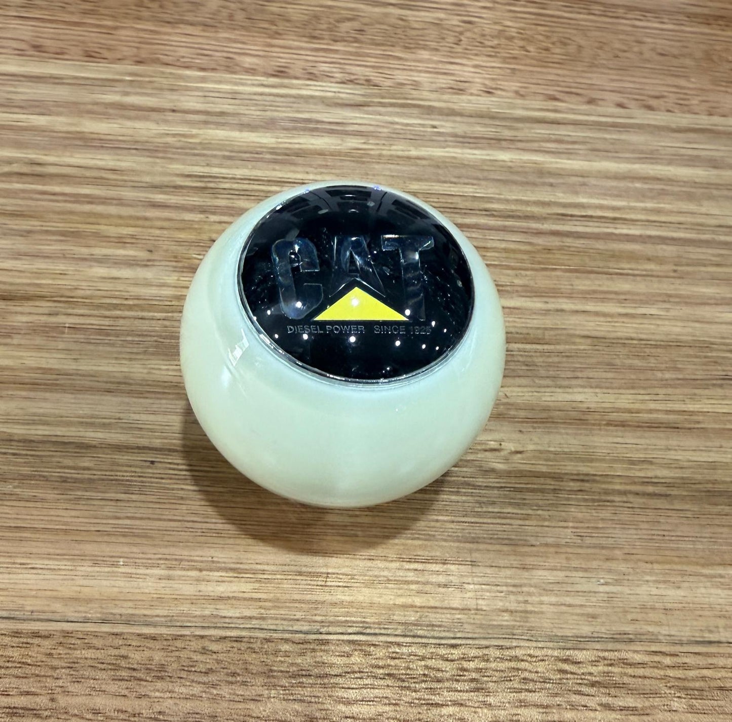GS-CATW1 :White Round Gear Shifter Knob with Round black/silver/yellow CAT detail