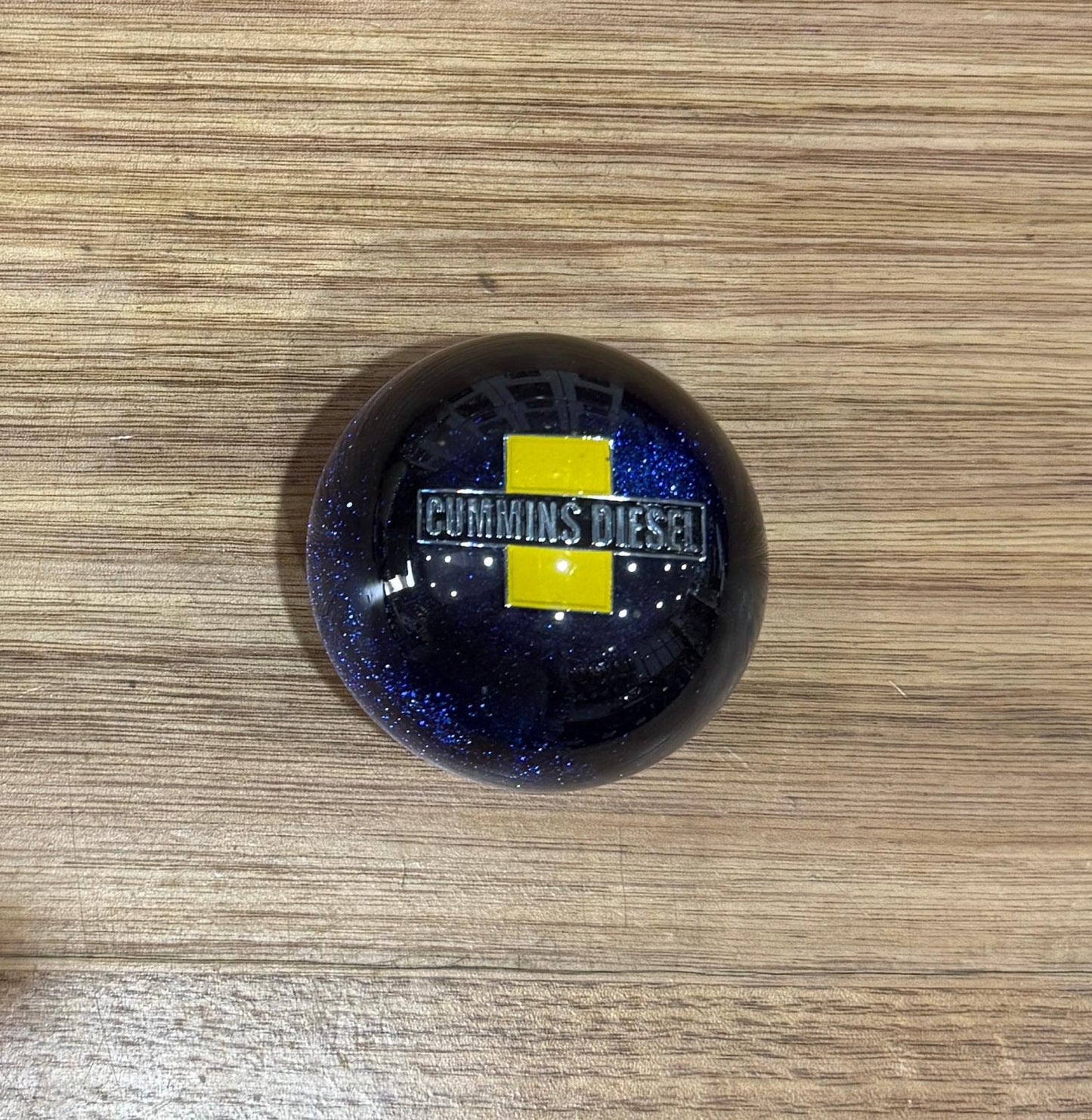 GS-CB1 : Blue Glitter Round Gear Shifter Knob with black/silver/yellow CUMMINS DIESEL detail