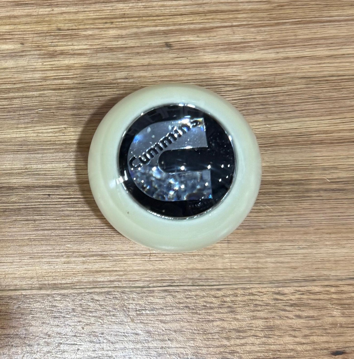 GS-CW1 : White Round Gear Shifter Knob with black/silver CUMMINS detail