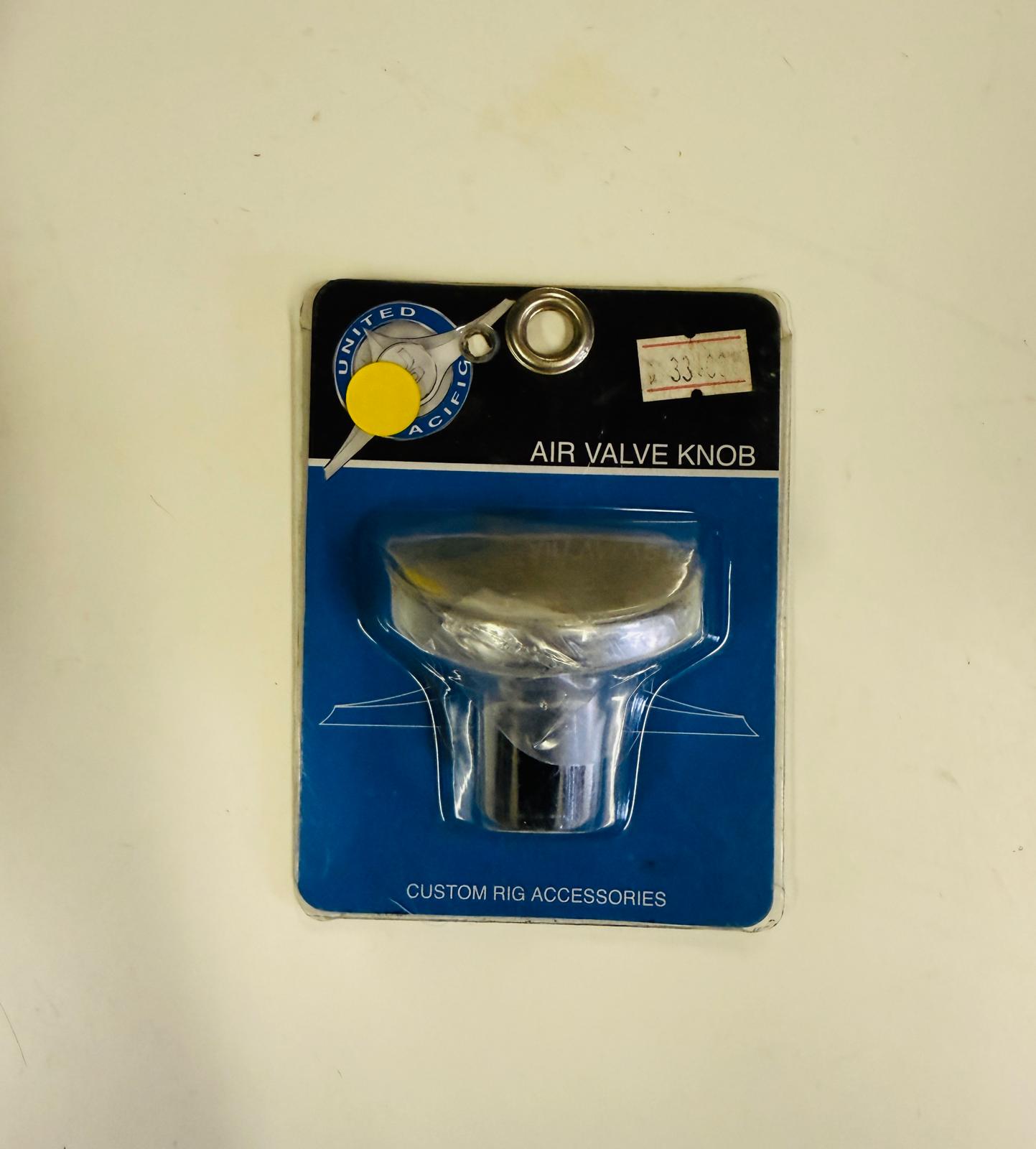 UNITED PACIFIC - 23364 : Tractor Knob with Stainless Plaque