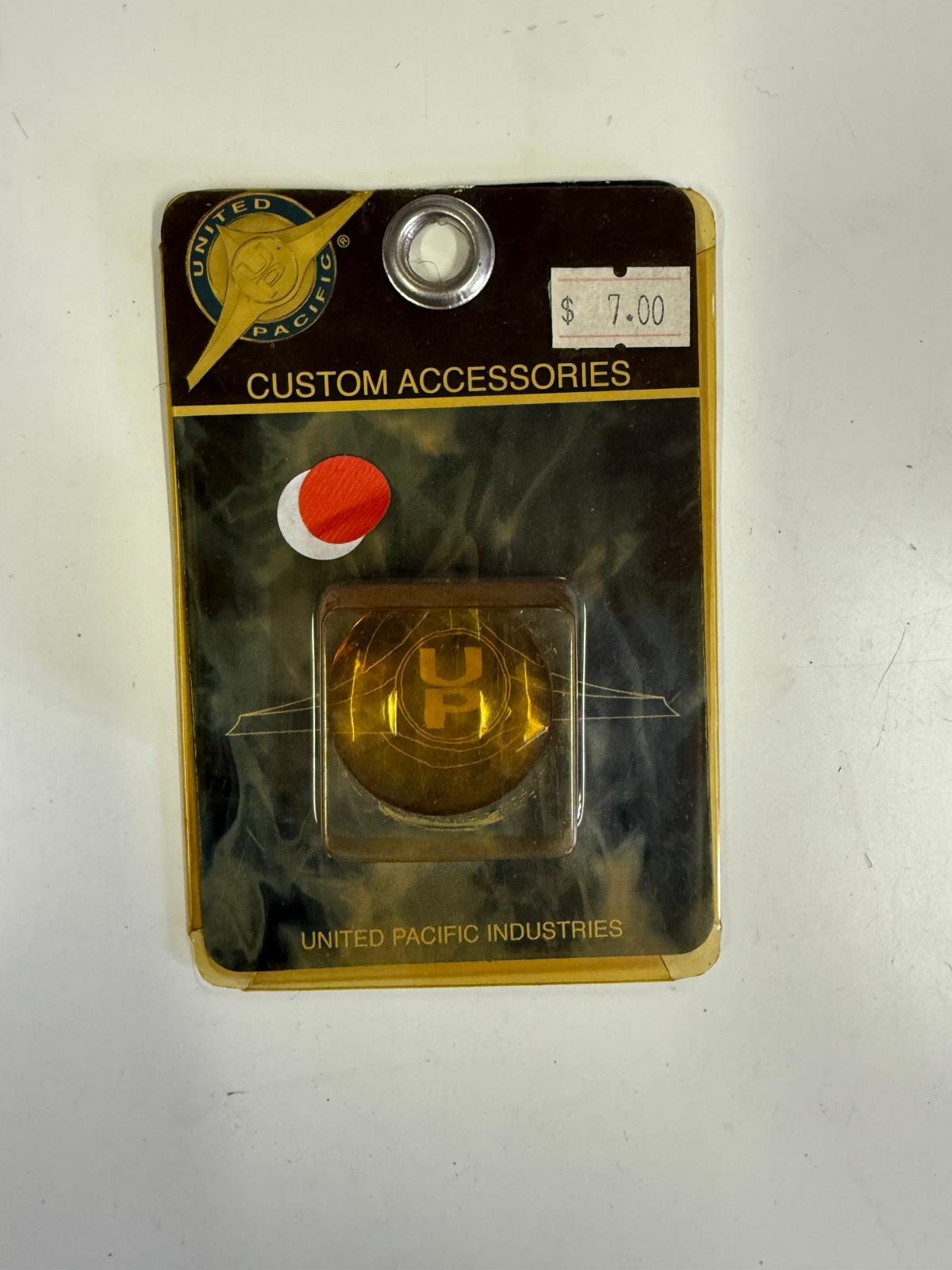 UNITED PACIFIC - 30800 : Glass Dome Light Jewel - Amber