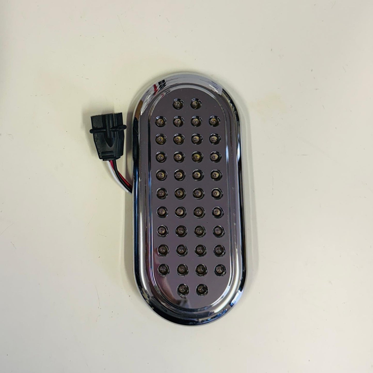 TLED-OBKFR : Oval Retro Style LED - Red
