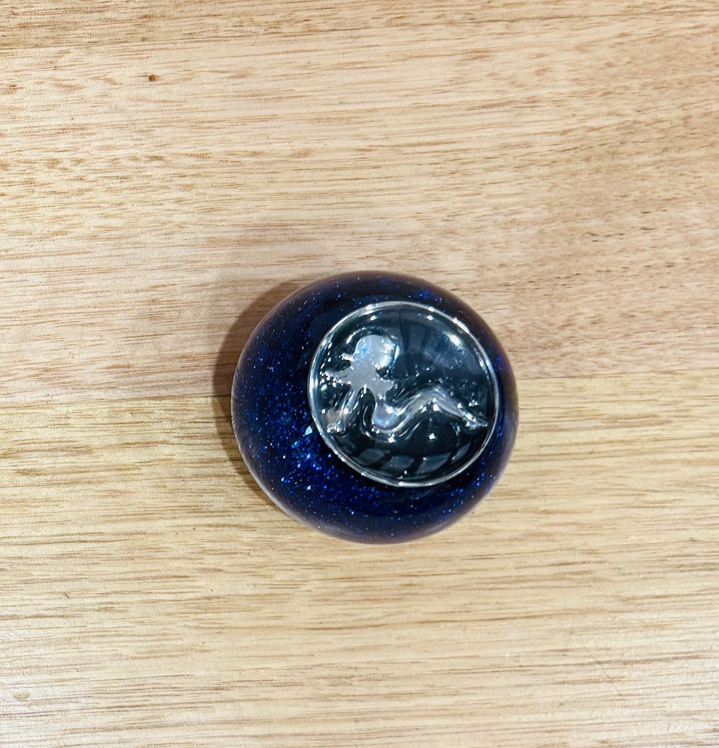 GS-NB1: Female Blue Glitter Gear Shifter Knob with Round black/silver Silhouette
