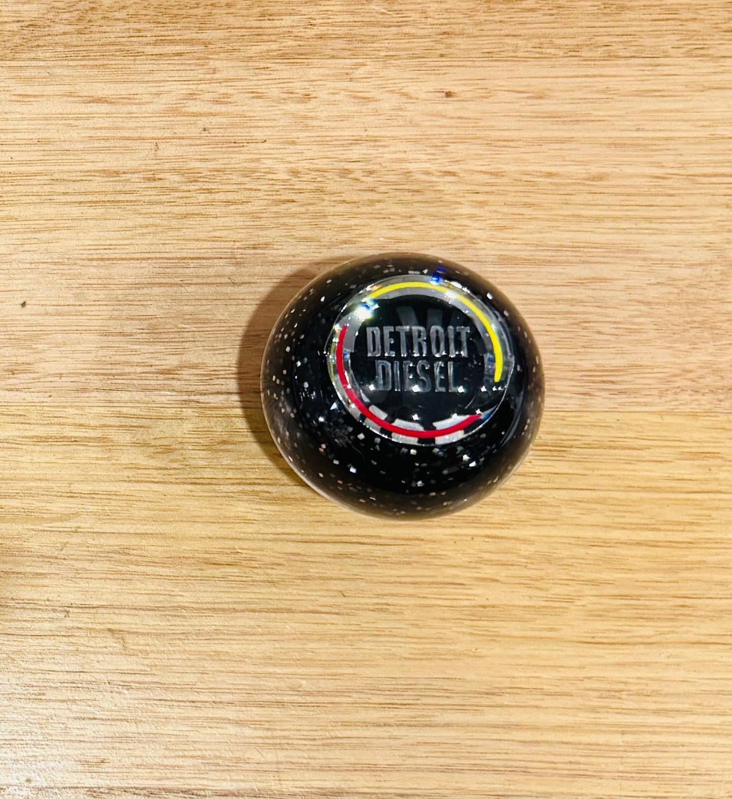 GS-DY1 : Black Glitter Round Gear Shifter Knob with Round black/silver/yellow DETROIT DIESEL detail