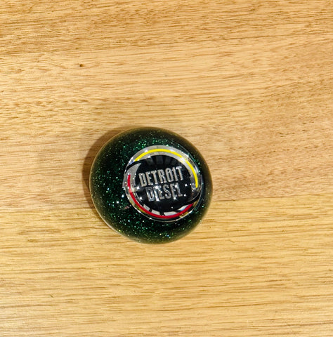 GS-DG1 : Green Glitter Round Knob with Round black/silver/yellow DETROIT DIESEL detail