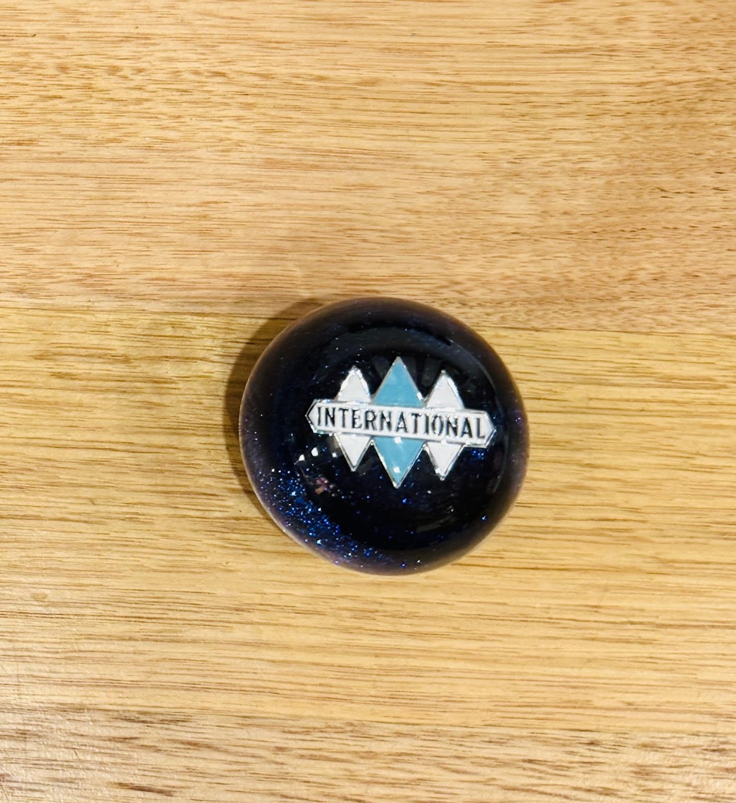 GS-IB1 : Blue Glitter Round Gear Shifter Knob with white/silver/blue INTERNATIONAL logo detail
