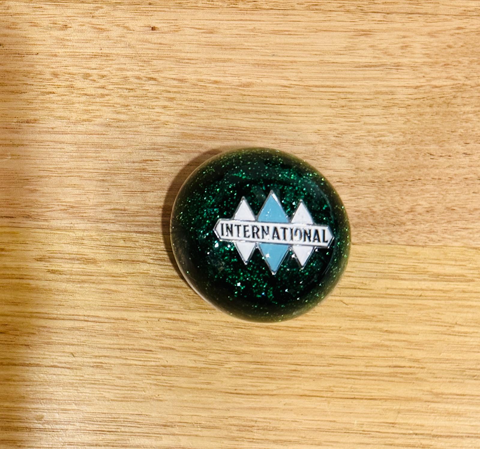 GS-IG2 : Green Glitter Round Gear Shifter Knob with white/silver/blue INTERNATIONAL detail