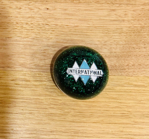GS-IG2 : Green Glitter Round Knob with white/silver/blue INTERNATIONAL detail
