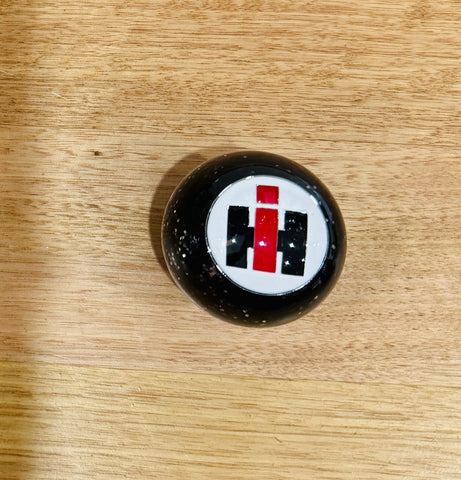 GS-IY1 : Black Glitter Round Knob with Round white/red/black INTERNATIONAL square detail