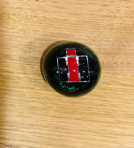 GS-IG3 : Green Glitter Round Knob with black/red/silver square INTERNATIONAL detail