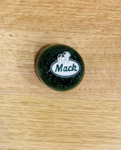 GS-MG1 : Green Glitter Round Knob with Oval green/black/white dog MACK detail