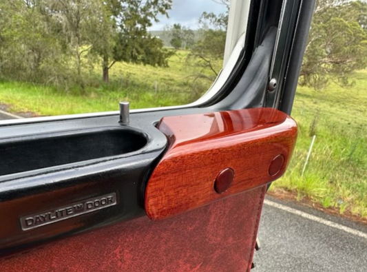 UNITED PACIFIC - 88121 : Kenworth Day Light Door Wood Armrest (Pair)