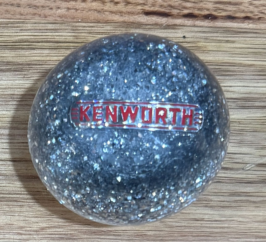 GS-KS10 : Silver Glitter Round Gear Shifter Knob with silver KENWORTH long logo detail