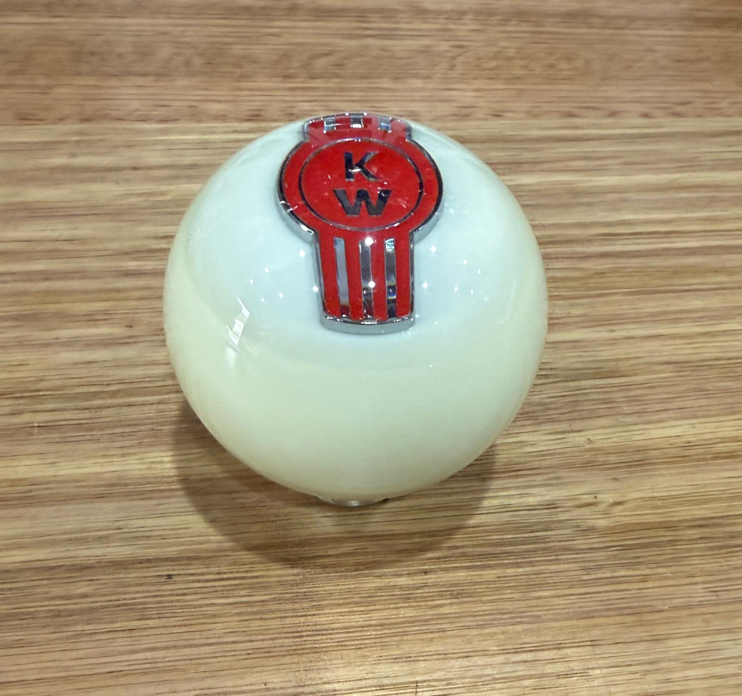 GS-KW11 : White Round Gear Shifter Knob with red/silver long KW logo detail