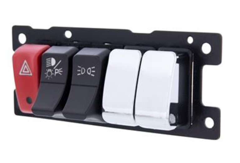 UNITED PACIFIC - 41453 : Chrome Plastic Blank Switch Covers For Kenworth T680, T880, W990 (Card Of 2)