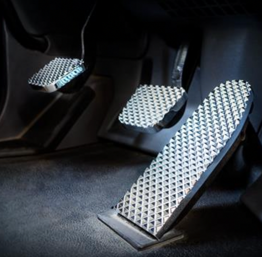 UNITED PACIFIC - 70369 : Chrome Billet Aluminum Diamond Pedal Set For 2014+ Peterbilt 567/579/587